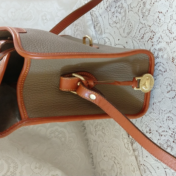 Vintage Dooney and Bourke  crossbody - Picture 5 of 14